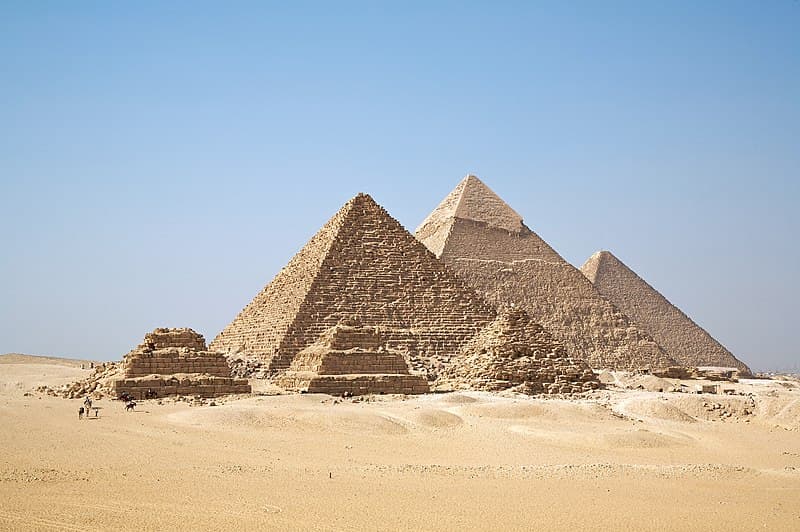 Óbirodalmi temetőt fedeztek fel a gízai piramisok közelében