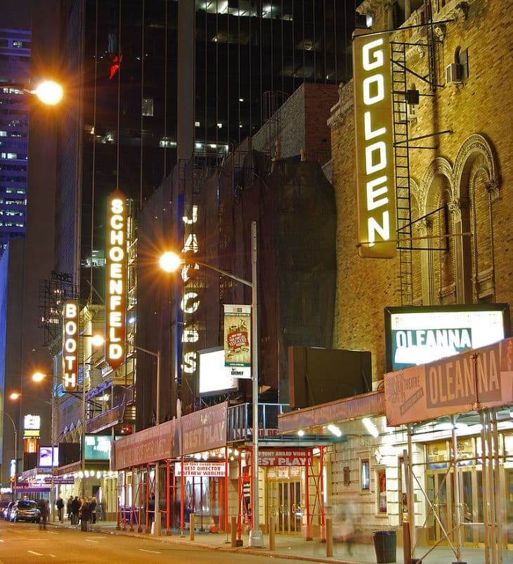 Oltópont nyílt a Broadway-n a New York-i szórakoztatóipar újraindításáért