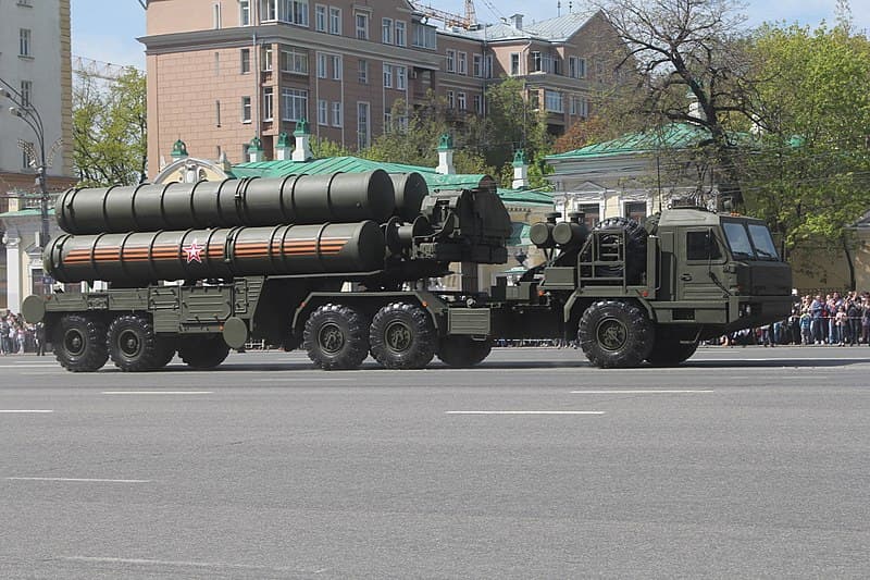 Oroszország atomreaktorokat épít, és SZ-400-as légvédelmi rakétarendszereket ad el Indiának