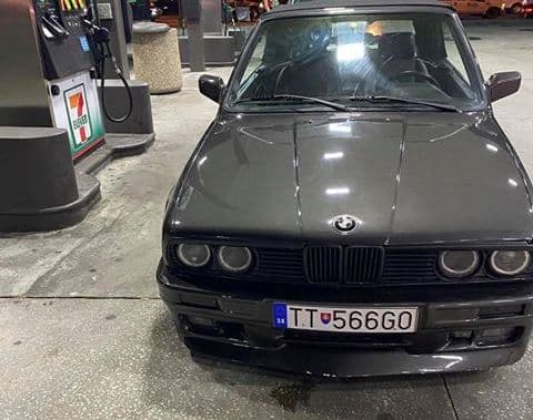 Instagramon dicsekedett kocsijával a rapper, a szlovákiai rendszámmal azonban valami nem stimmelt