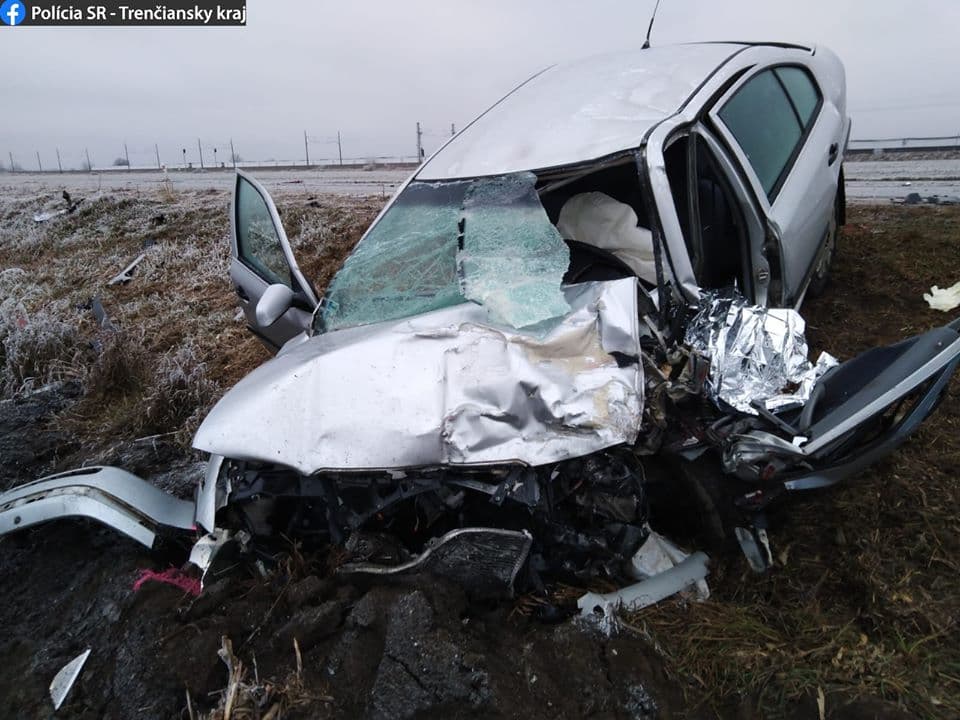 Tragikus baleset: frontálisan ütközött egy kamion és egy Octavia – utóbbi sofőrje szörnyethalt