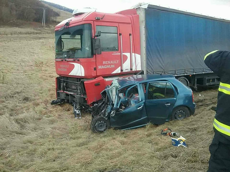 Halálos baleset: nem adott előnyt a kamionnak, szörnyethalt a Škoda sofőrje