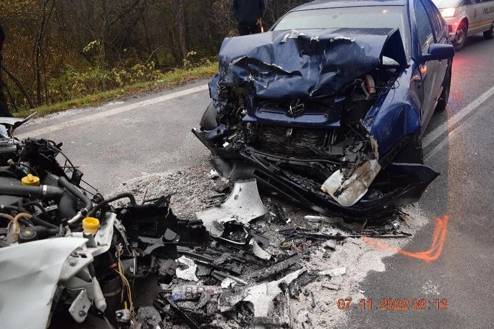 SÚLYOS BALESET: Először egy szarvassal, majd frontálisan egy másik autóval ütközött a 39 éves nő