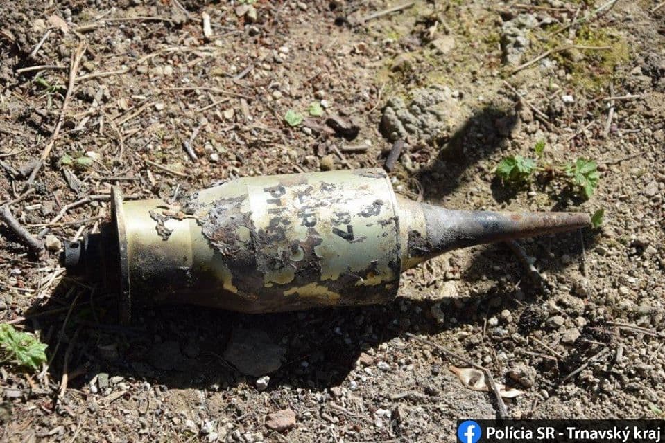 Tankelhárító löveget találtak egy patak partján