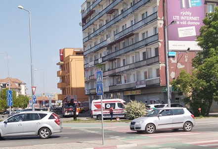 Bezárkózott a lakásba csecsemőjével egy nő Dunaszerdahelyen, a tűzoltókat, a rendőröket és a mentőket is riasztották a helyszínre!