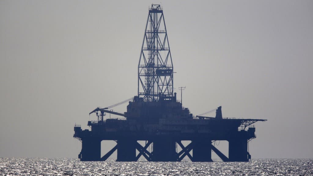 Kigyulladt egy tengeri olajfúró torony, több munkás eltűnt