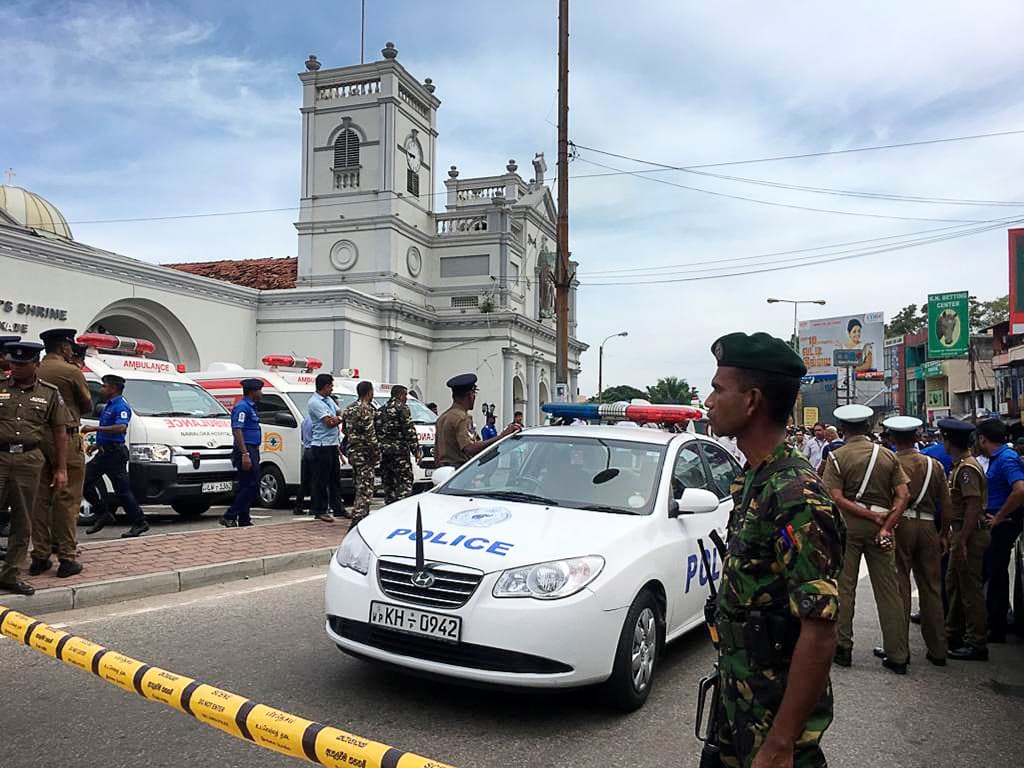 Szállodákban és templomokban robbantottak Srí Lankán, több mint 180-an meghaltak