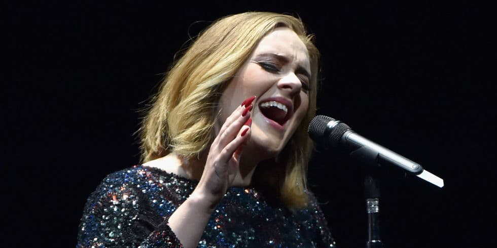 Súlyos problémákkal küzd Adele, lemondta koncertjeit