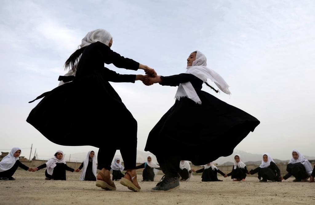 Diáklányok tüntettek Afganisztánban a középiskoláik bezárása ellen