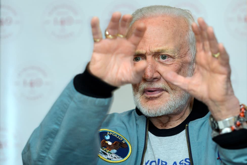 Rosszul lett az Antarktiszon Buzz Aldrin, aki másodikként lépett a Holdra