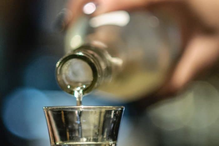 Görögország lefoglalt alkoholkészleteket vet be fertőtlenítésre, hogy megelőzze a koronavírust