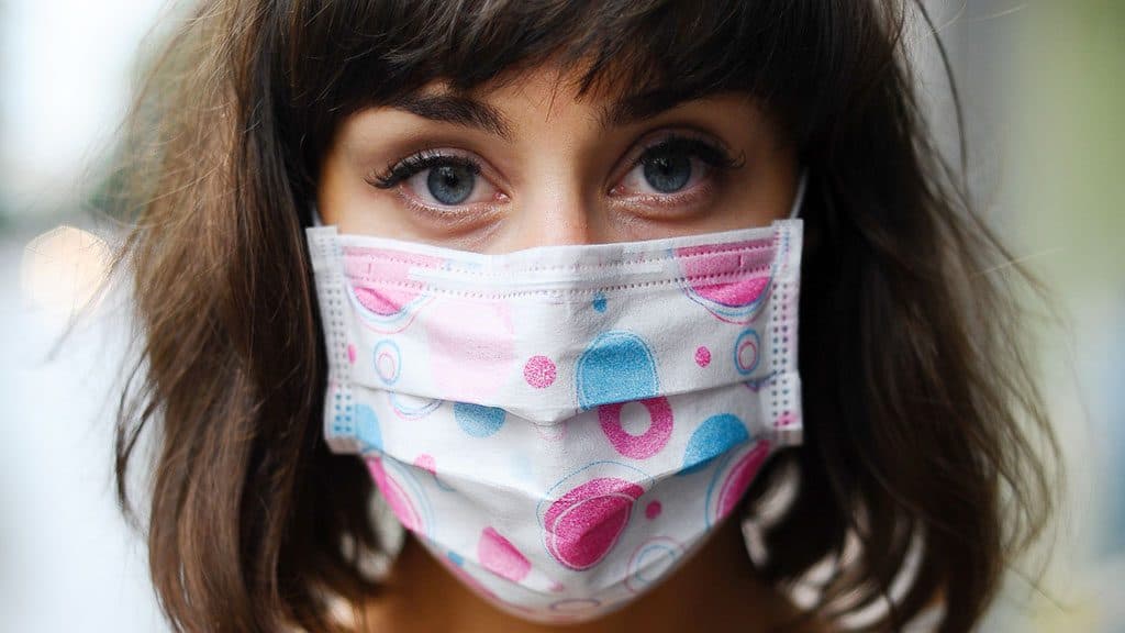 Saját férjére allergiás a nő, maszk nélkül meg sem ölelheti