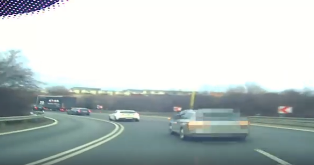 Halálos iramban: ilyen eszement autósok miatt vannak balesetek (videó)
