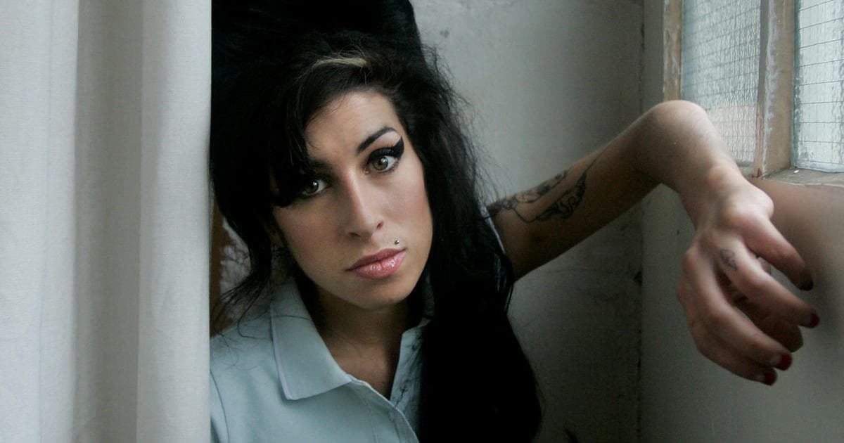 Ijesztően nézett ki Amy Winehouse az utolsó koncertjén – FOTÓ