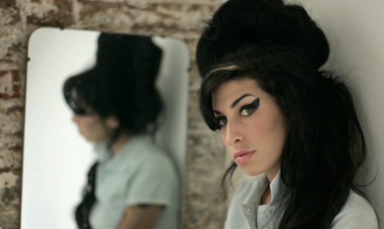 Kiállítják Amy Winehouse személyes tárgyait