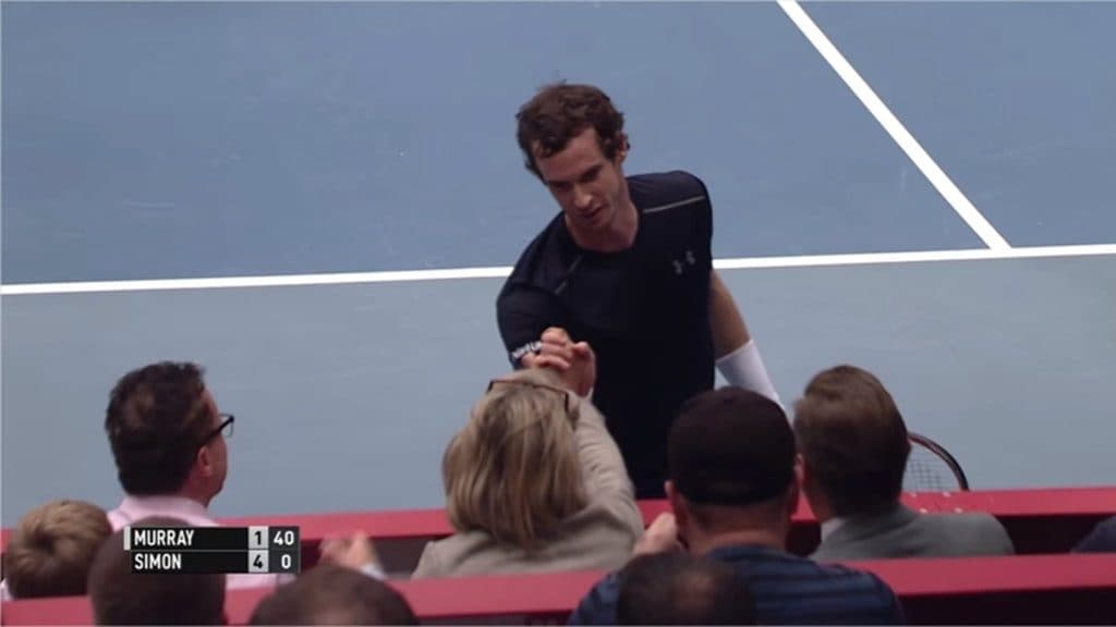 Murray szélsebes szervája egy néző arcát találta el (videó)