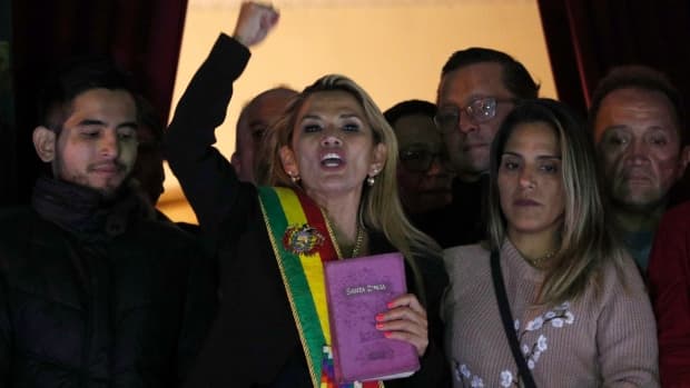 Elnökké nyilvánította magát a bolíviai szenátus egyik alelnöke