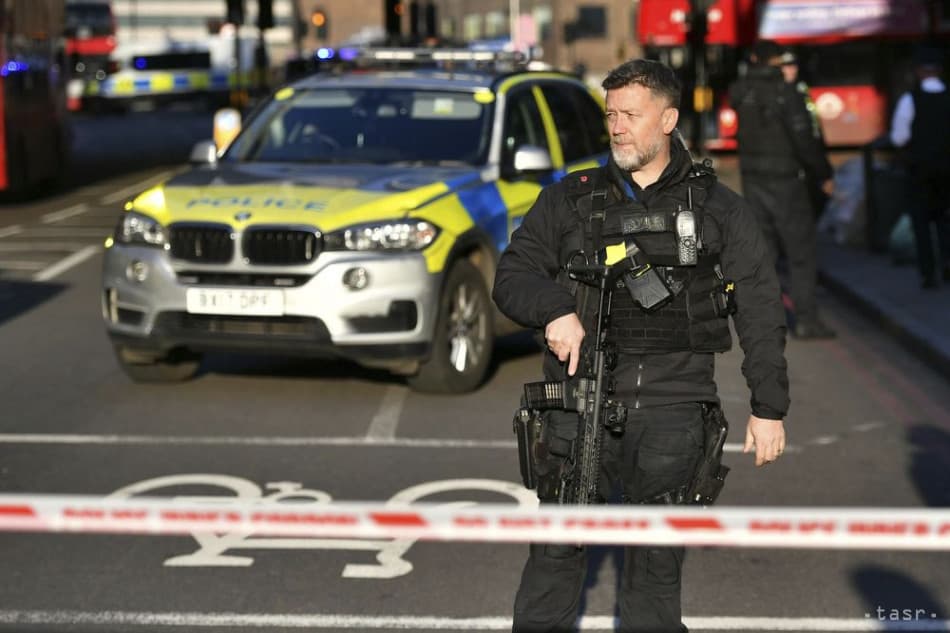 Lelőttek a rendőrök egy számszeríjjal fenyegetőző férfit Londonban