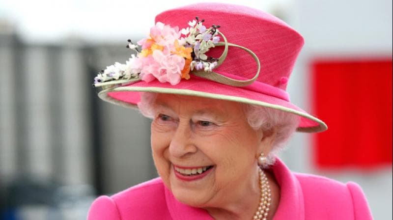 Nem ismerték fel a turisták II.Erzsébetet, megkérdezték tőle, találkozott-e már a királynővel