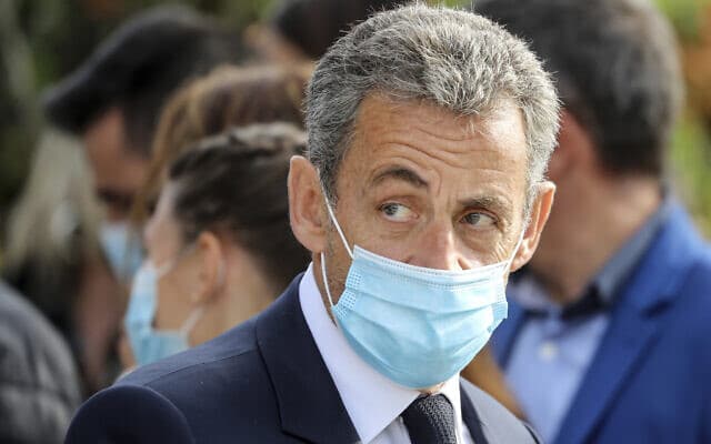 Megkezdődött Nicolas Sarkozy márciusban elhalasztott újabb pere