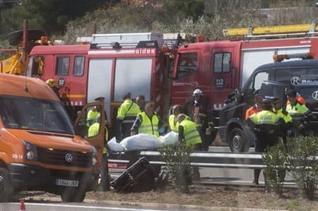 Súlyos buszbaleset Spanyolországban, halálos áldozatok is vannak