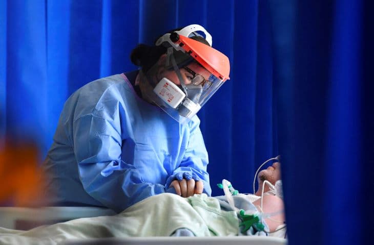 Izraelben már csaknem 200 embert ápolnak kórházban a negyedik hullámban