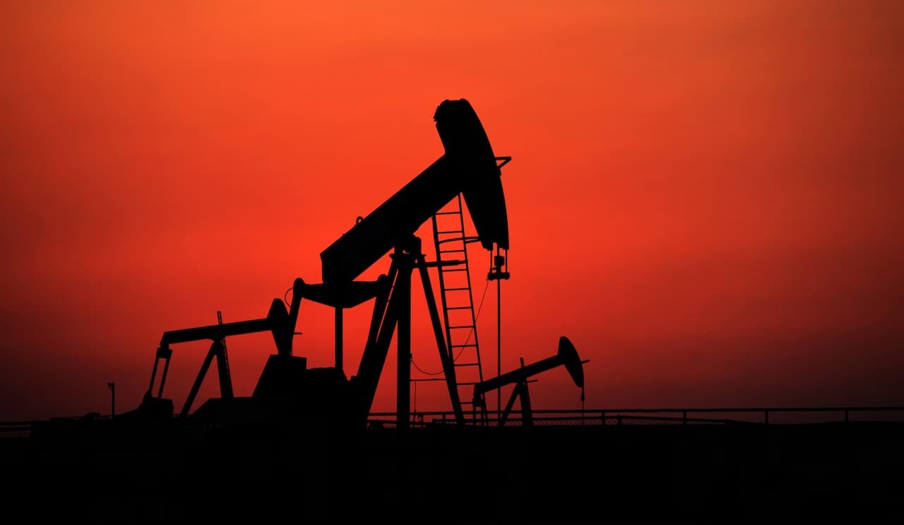 Másfél éves csúcsra emelkedett a kőolaj ára
