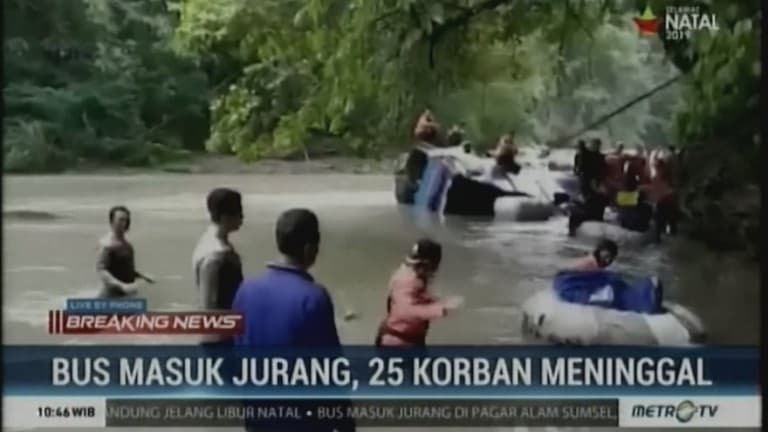 Indonéziában szakadékba zuhant egy busz, sokan meghaltak