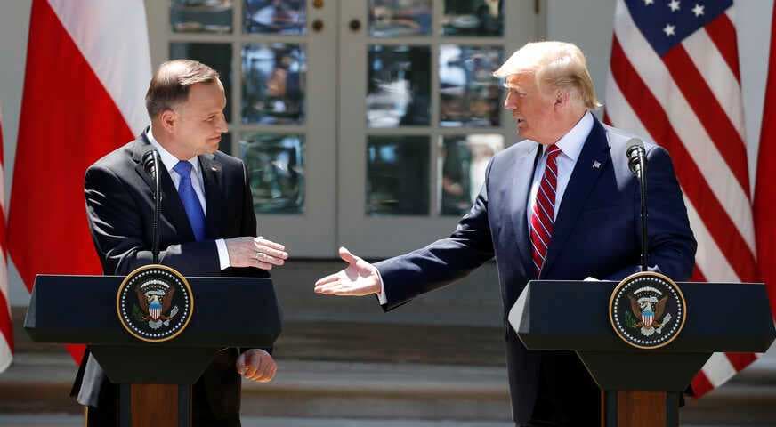 Trump védelmi együttműködési megállapodást ír alá Dudával