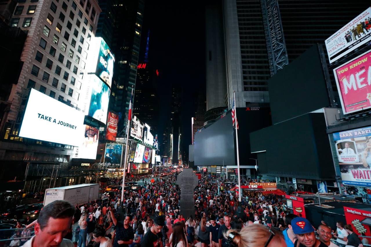 Sötétbe borult a Time Square, J-Lo koncertje megszakadt - nagy áramkimaradás New York-ban!
