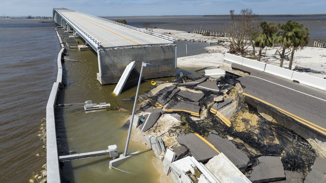 Életveszélyes áradások veszélyeztetik Florida partjait