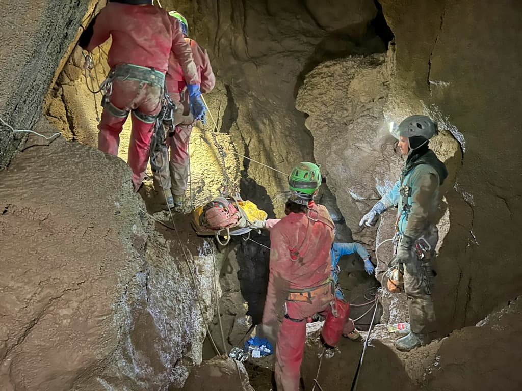 Egy hét után mentettek ki egy férfit egy törökországi barlangból