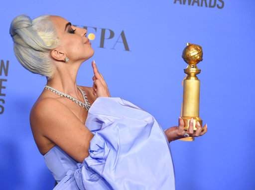 Intim fotóval ünnepelte Golden Globe-díját Lady Gaga (FOTÓ)