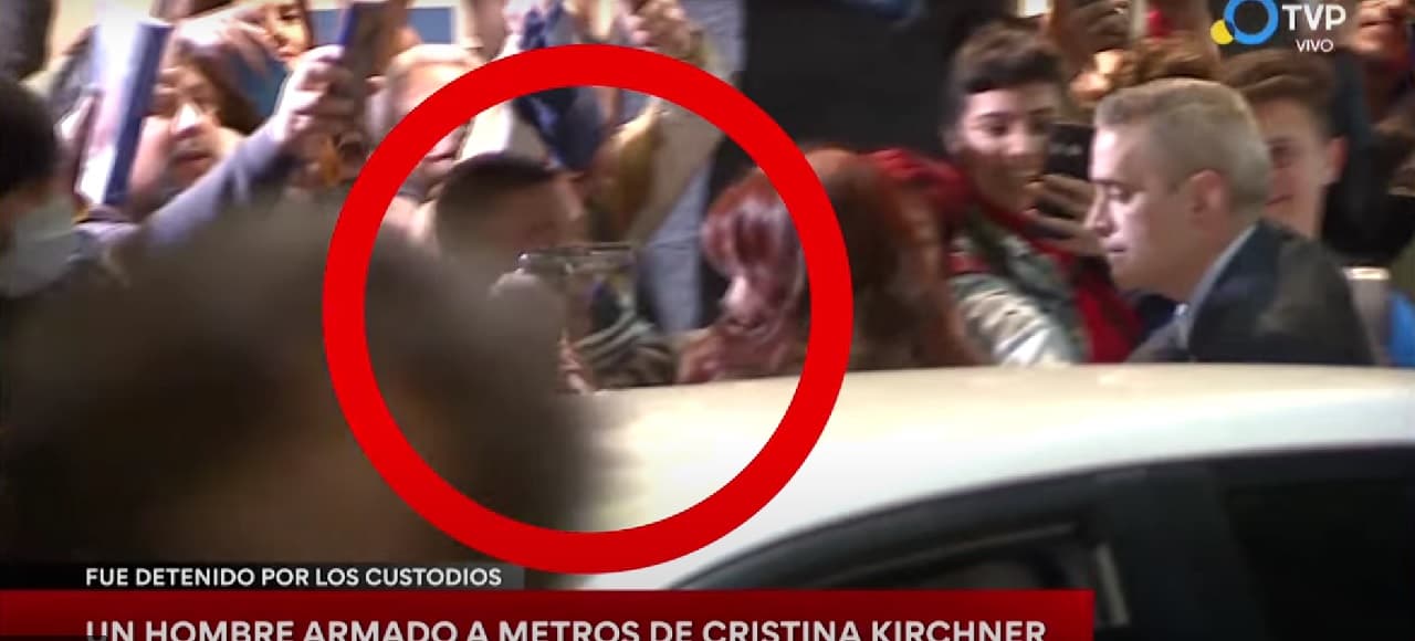 VIDEÓ: hatalmas tömegben rántotta elő a pisztolyát, megpróbálta lelőni a volt elnököt egy férfi Argentínában
