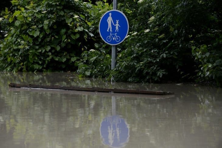 Közép-Szlovákiában árvíz fenyeget az esőzések miatt