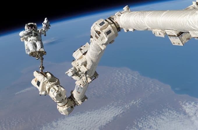 Hétórás űrsétát tett egy orosz és egy olasz űrhajós