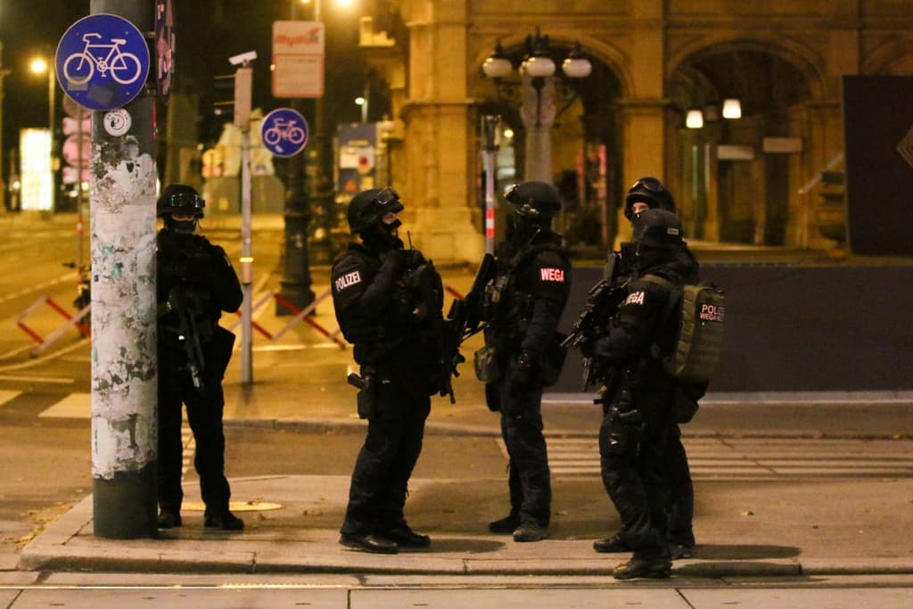 A Szlovák Titkosszolgálat is figyeli a helyzetet Bécsben a támadást követően