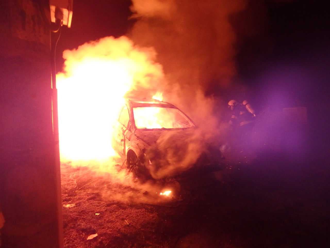 Felgyújtottak egy autót Galántán!