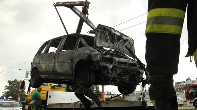 TRAGÉDIA: Frontálisan ütköztek az autók, halálra égett a sofőr