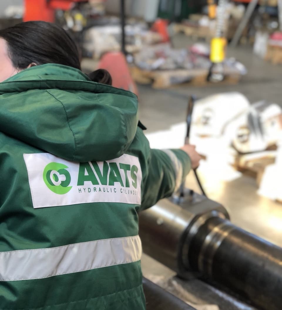 Az AVATS cég CNC gépek kezelésében jártas dolgozókat és segédmunkást felvesz!