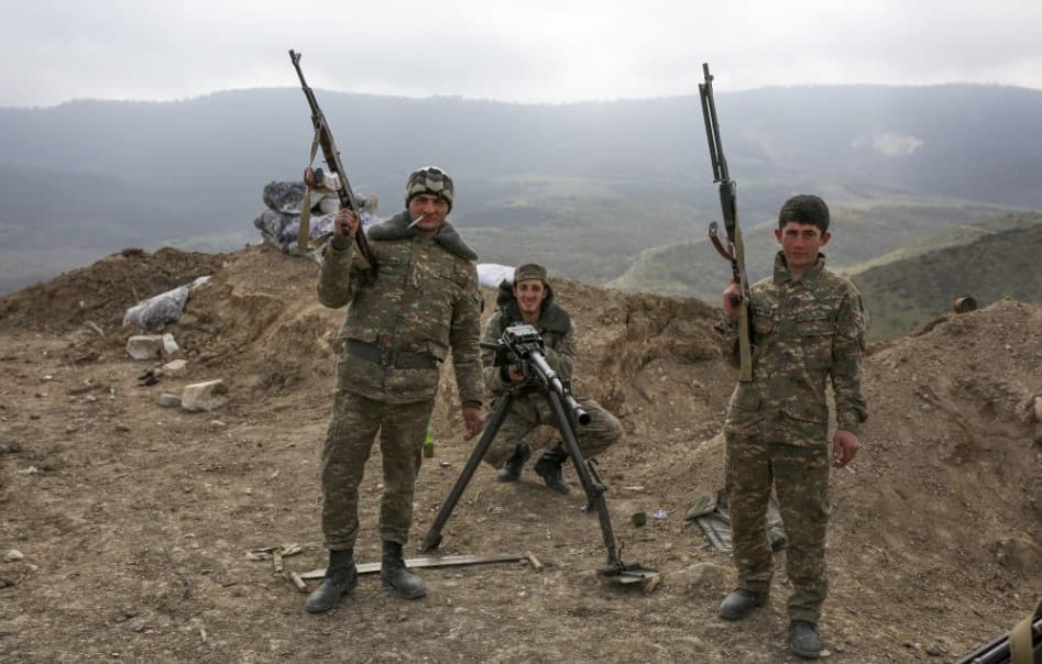 Folytatódnak a harcok az azeri és az örmény erők között, az azeriak mozgósítanak