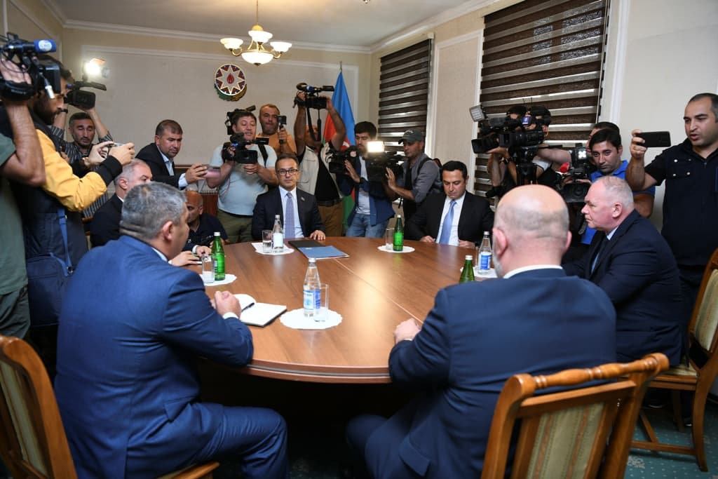 Megkezdődtek a tárgyalások Azerbajdzsán és az örmény szakadárok között