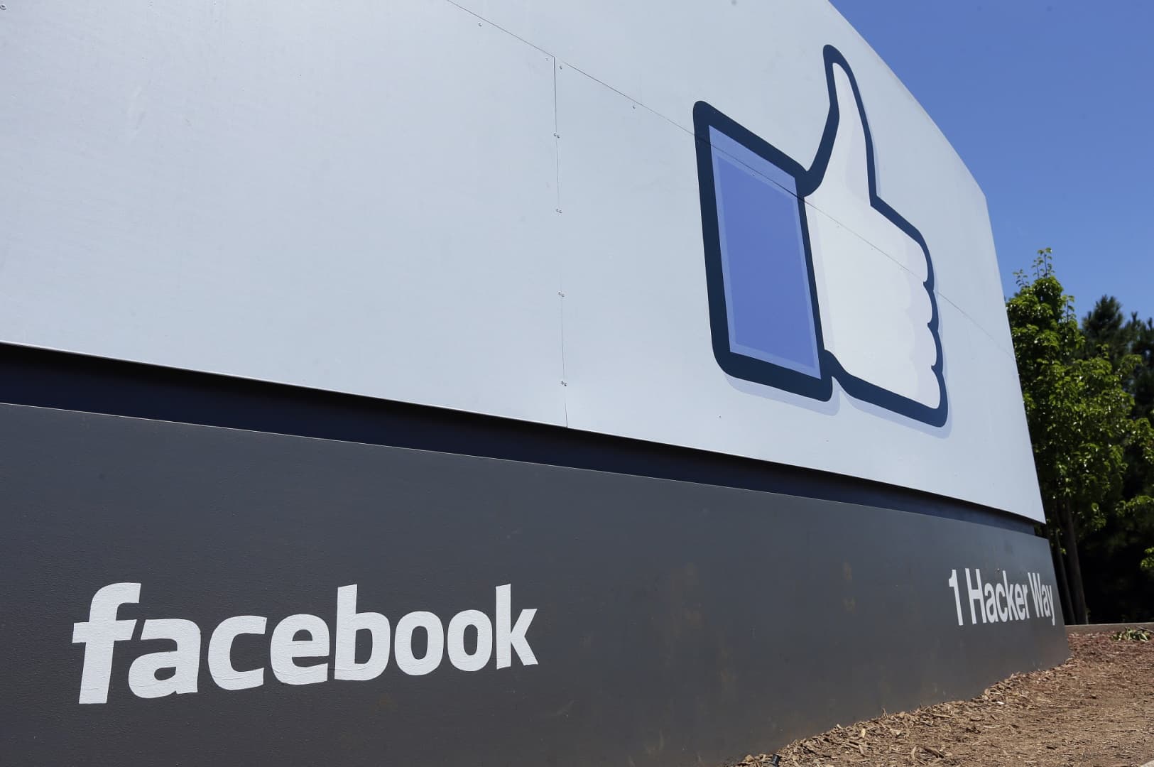 Facebook: hamis fiókok az amerikai jobboldal egyesítésén dolgoztak