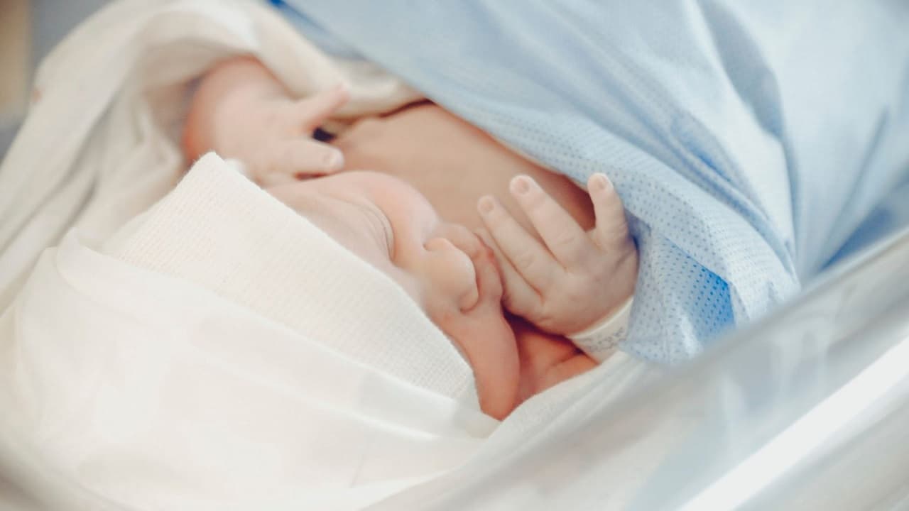 Új légzésfigyelő monitorokat kapott a komáromi kórház újszülött osztálya