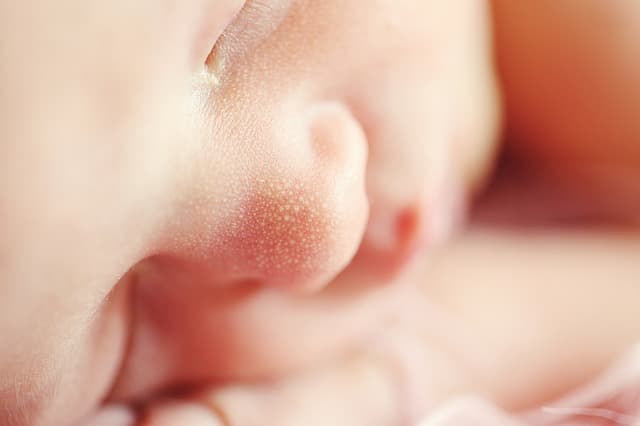Az agyhalott cseh anya mozgásának imitálásával is segítették a baba méhen belüli fejlődését