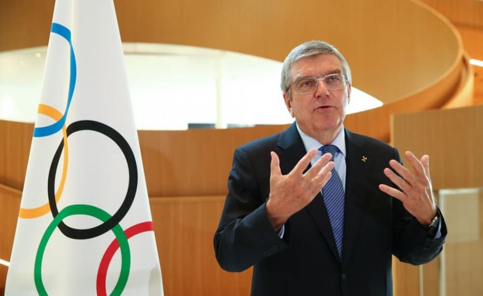 A Nemzetközi Olimpiai Bizottság elnöke szerint sajnálatos egyes kormányoknak az oroszok visszatérésére vonatkozó kritikája