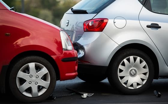 Közlekedési baleset - nem fogod elhinni, ki ült a volán mögött