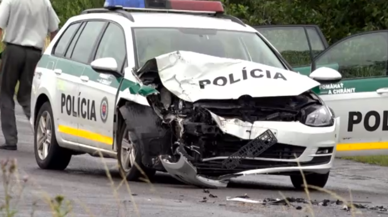 Súlyos baleset: rendőrautó és terepjáró ütközött – utóbbiban két gyerek is utazott