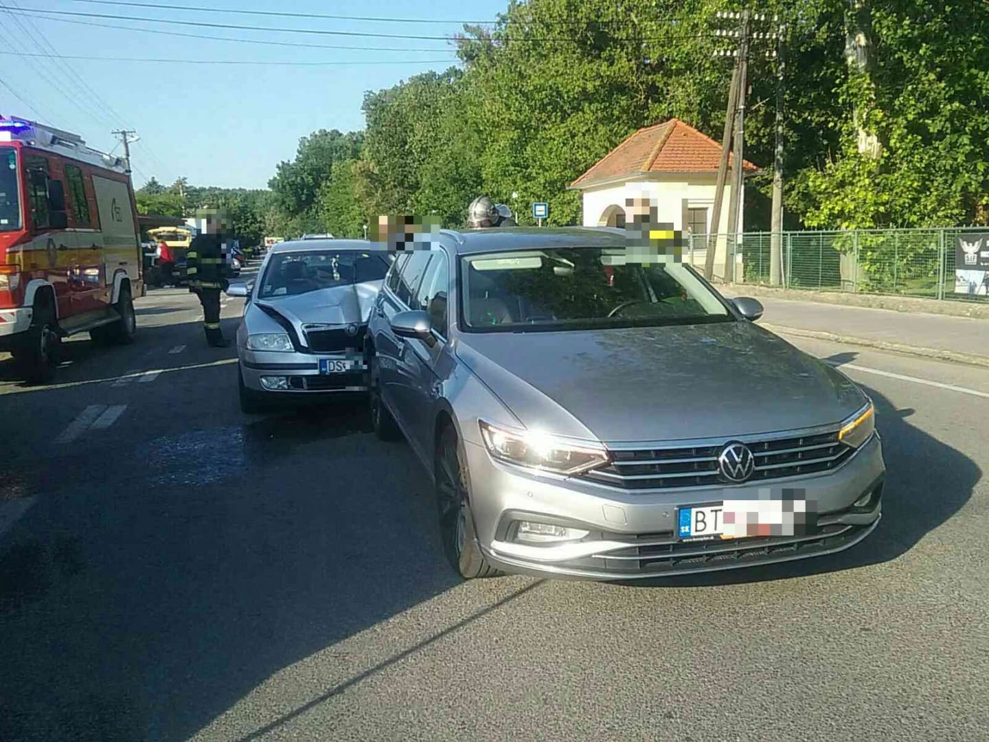 BALESET: Egy Octavia kötött ki egy Volkswagen hátsójában Bős belvárosában