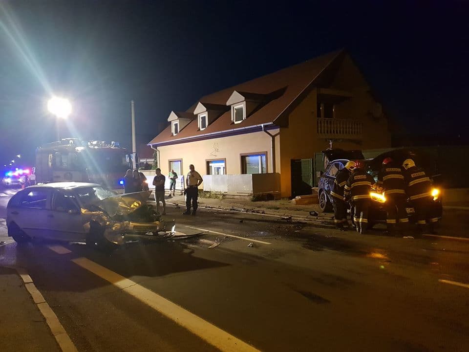 BALESET: Frontális ütközés, két sérült a dunaszerdahelyi Bősi úton